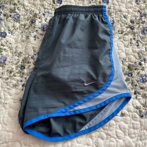 Gray Nike Dr-Fit running g shorts with blue detail.
Drawstring waistband inside.